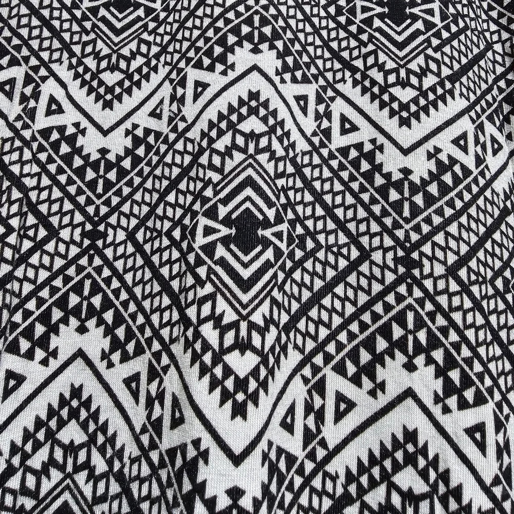✨️4/$20. NWT WILLOW & CLAY Sleeveless Aztec Print Open Back Blouse, M - Picture 11 of 12